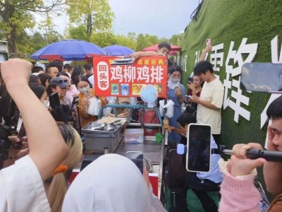 6元的鸡排，600元的服务！“鸡排哥”何以走红？