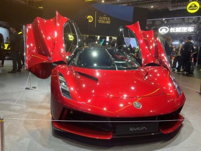 最贵的几款新车都在这里了｜2025上海车展