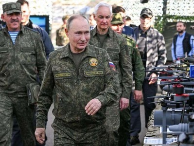 普京戎装亲临俄白联合军演，宣称借鉴“实战经验”！